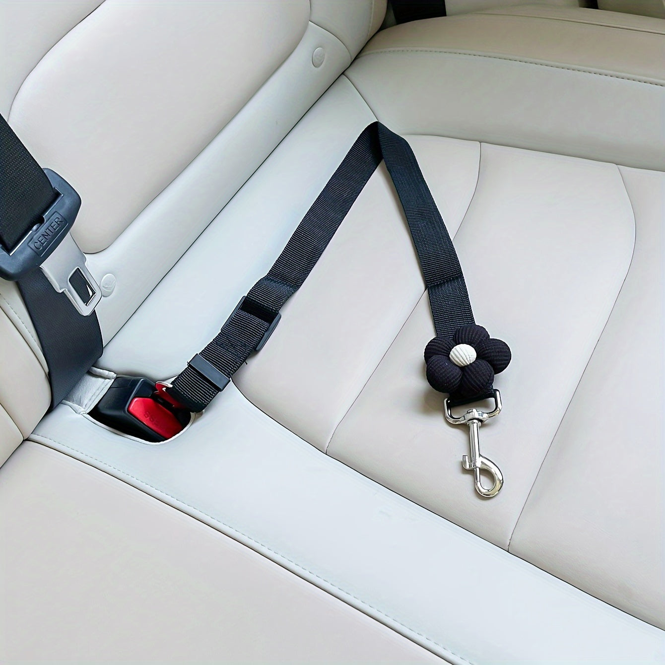 Ceinture de sécurité réglable pour animaux de compagnie – Polyester durable avec jolie breloque en forme de fleur pour la sécurité des chiens et des chats