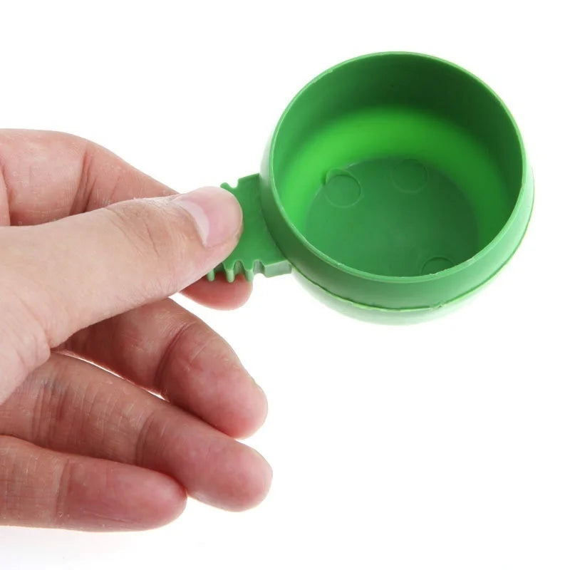 Lot de 3 mini bols à eau et nourriture en plastique vert pour perroquets, cage à oiseaux, pigeons, tasse à sable, outil d'alimentation, accessoire