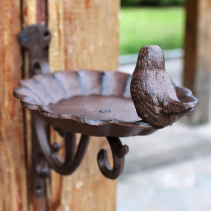 Mangeoire à oiseaux murale en fonte de style campagnard vintage avec couple d'oiseaux et plaque métallique rétro en métal lourd