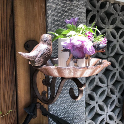 Mangeoire à oiseaux murale en fonte de style campagnard vintage avec couple d'oiseaux et plaque métallique rétro en métal lourd